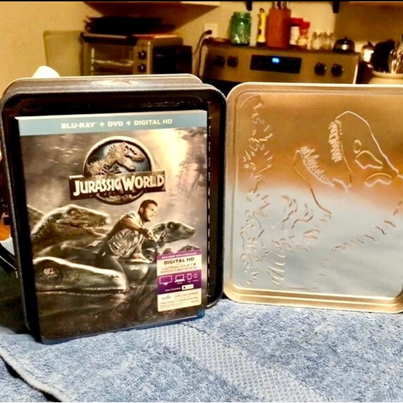 Jurassic Park Lunch with Blue Ray DVD Collectors Edition - Picture 5 of 7